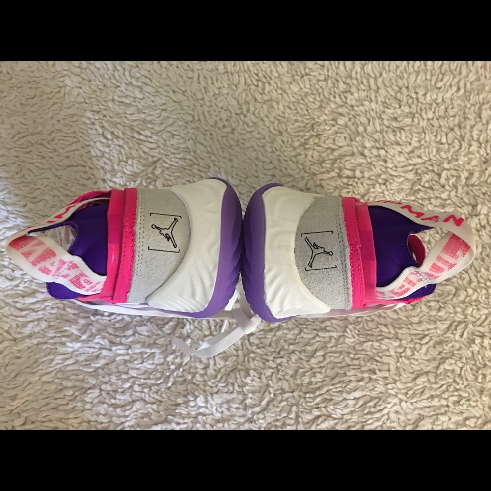 Nike - Picture 11 of 15